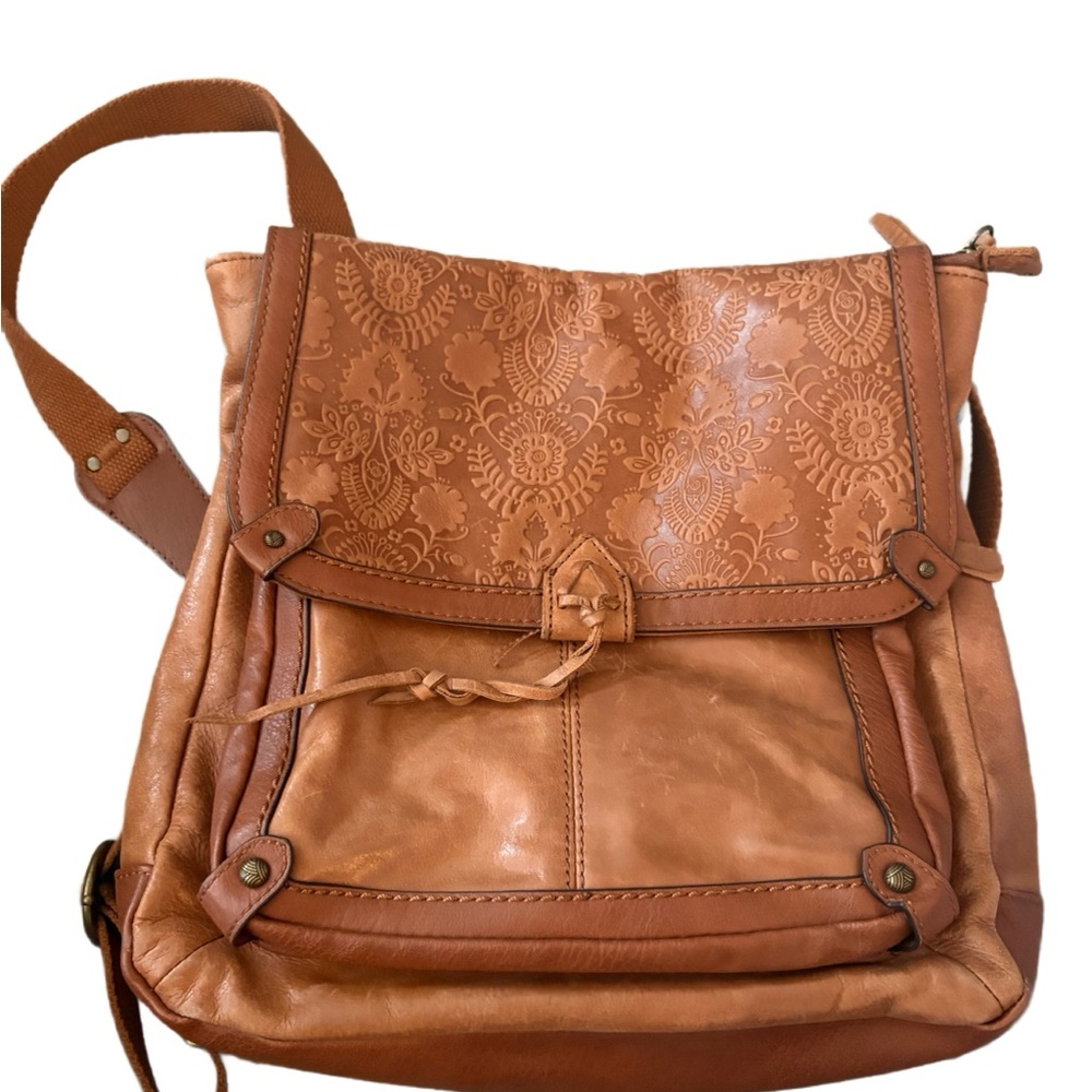 Elegant Tan Leather Shoulder Bag